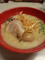 「ネギ辛豚骨ラーメン」@ゴル麺 鵠沼橘店の写真