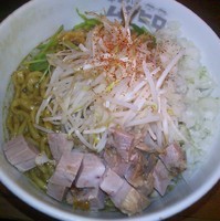 「煮干し油そば  ６５０円＋玉葱増し５０円」@中華そば ムタヒロの写真