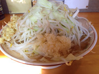 「小ラーメン豚入り＋味玉＋生姜＋ニンニク少し」@豚星。の写真