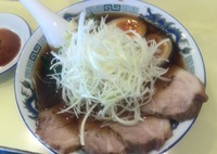 「チャーシュー麺820円+白髪ネギ170円+味玉100円」@手作り餃子ラーメン まる長の写真