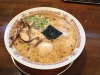「豚骨醤油ラーメン+味玉(¥500+¥100)」@七代目 哲麺 大和店の写真