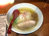 「香彩鶏だし塩らーめん」@麺屋 翔 西新宿本店の写真