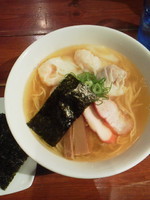 「特製ワンタン麺ハーフ（白）￥８８０＋海苔（クーポン）」@八雲の写真