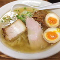 「塩味玉らー麺」@くじら食堂の写真