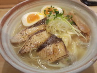 「鰤らーめん＋味玉＋海老ワンタン＋鰤チャーシュー」@めんや 正明の写真