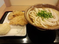 「冷やかけ二玉＋天ぷら３個」@讃岐うどん 條辺の写真