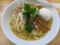 「限定　浅利と煮干の潮ソバ（８００円）＋味玉」@煮干中華ソバ イチカワの写真