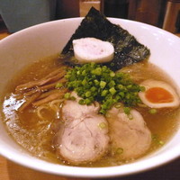 「鶏出汁（だし）のしおらーめん 750円」@麺屋 すずらんの写真