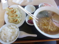 「（ランチ）ギョウザ・半ライス・ラーメン（700円）」@らーめん和楽の写真