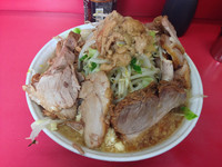 「特大豚ダブルラーメン＋ウズラ」@ラーメン二郎 大宮店の写真