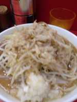 「大豚ラーメン（ニンニク・アブラ・タマネギ・魚粉）」@豚ラーメン 蕨店の写真