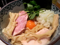 「濃厚たまごのまぜそば￥700＋特製ビール￥時価」@中華そば 四つ葉の写真