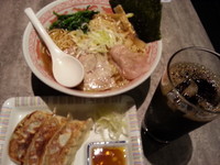 「ランチセット(中華そば・中盛180g+餃子+IC)700円」@麺処 湊生の写真