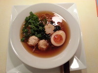 「醤油肉団子ラーメン(醤油)800円」@ひなそばの写真