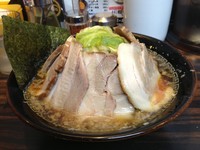 「背脂煮干らーめん＋チャーシュー増、760円＋100円」@丸め～背脂煮干～の写真