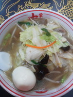 「醤油ラーメン￥７３０＋たまご（スライス、クーポン）」@蒙古タンメン 中本 上板橋本店の写真