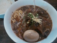 「【10月限定】どて焼き風ラーメン￥800＋半ライス￥100」@伝家 志木店の写真