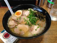 「肉デラ + 大盛・味玉ハーフ・からし高菜」@とんこつらぁめん いっちゃがの写真