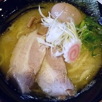 「濃厚白湯味玉らー麺」@俺麺山田の写真