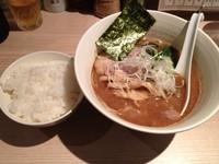 「魚介とんこつ 780円　ランチ ライスサービス」@ボノボの写真