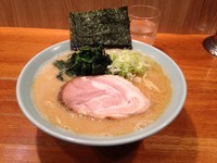 「ラーメン醤油中盛り➕ライス『チャーシュー丼』」@横浜ラーメン とんこつ家 平須店の写真