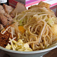 「油そば(中盛) 720円＋豚ましダブル280円」@郎郎郎の写真