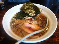 「モチ豚背アブらーめん 関ヶ原のたまり風味 醤油（限定）」@啜磨専科の写真