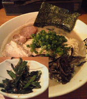 「博多そば＋『そそる！ピリ辛ニラ』\680」@濃菜麺 井の庄の写真