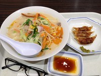 「リンガーランチ（ミドルちゃんぽん+ぎょうざ3個）」@長崎ちゃんぽん リンガーハット イオンスタイル品川シーサイド店の写真