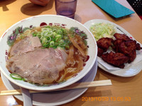 「あっさりラーメン からあげ定食」@天下一品 関内店の写真