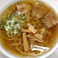 「ラーメン（麺固め）550円」@まるしまの写真