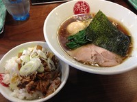 「魁花ラーメン味玉付850円＋魁花めし300円」@天然魳煮干だしらーめん創房 魁花の写真