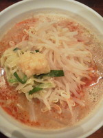 「ピリ辛拉麺（並盛、ニンニク）￥７００」@旨辛ラーメン 表裏の写真