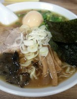 「Ｗスープ醤油（ツルツル麺）700円」@へべれ家の写真