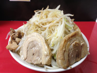 「ラーメン+小豚+ヤサイニンニク」@びんびん豚の写真