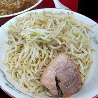 「替玉麺マシ 大ラーメン 800円（ヤサイマシマシ・アブラ）」@ラーメン二郎 京急川崎店の写真