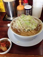 「ラーメン豚入り ニンニク キムチトッピング」@ラーメン豚珍 砥上店の写真