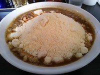 「【10月の限定】ミートdeチーズ（並盛）850円＋半ライス」@味噌麺 伝堂の写真