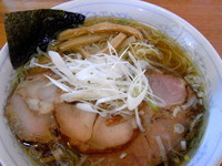 「地鶏塩ラーメン+鶏チャーシュー」@阿波家 烏山店の写真