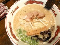 「白とんこつラーメン」@拉麺 一心不乱 大名本店の写真