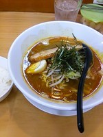 「炙りチャーシューカレーラーメン880円、サービス半ライス」@魔女のカレーの写真