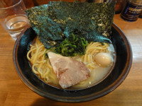 「濃厚とんこつ醤油ラーメン」@横濱家系ラーメン 神山 本店の写真