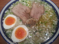 「仙台牛タンねぎ塩ラーメン潮味玉子のせ1080円」@仙台牛タンねぎ塩ラーメン 㐂蔵の写真