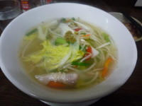 「湯麺＋もつ煮込み」@寿々やの写真