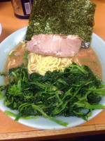 「ラーメン並+海苔+ほうれん草」@横浜らーめん 武蔵家 綾瀬店の写真