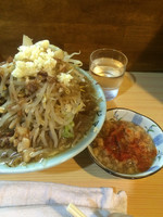 「らーめん、白、両炙り」@ラーメン富士丸 明治通り都電梶原店の写真