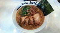 「黒とらチャーシュー（麺硬め）＋餃子」@らーめん 和とらの写真