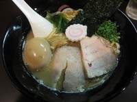 「限定　鴨白湯そば（７５０円）＋味玉」@おおぜき中華そば店の写真