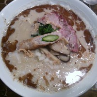 「【昼夜各１０食限定】ポルチーニ香る　冬のクリームヌードル」@つけめん・らーめん活龍 本店の写真