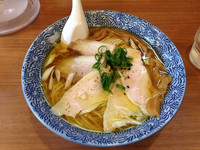 「会津地鶏のガラと甲斐路軍鶏の丸鶏を使った塩ラーメン チャーシュー」@ラーメン屋 ガイ・キッチン（仮）の写真